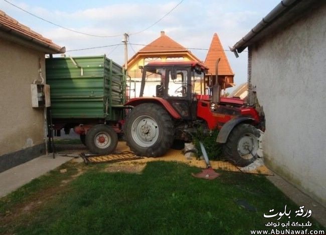 فيديو + صور : طالب يضرب الدكتور