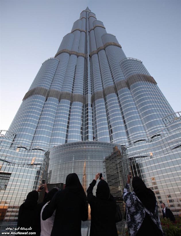 صور حول العالم : البيت المجنون + تسلق برج خليفة .. والمزيد