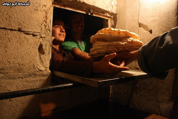 صور حول العالم : المخبز الوحيد في سوريا + قيلولة قبل المغرب .. والمزيد