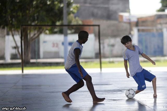 صور + فيديو : بدون أقدام ويلعب كرة القدم بكل مهارة